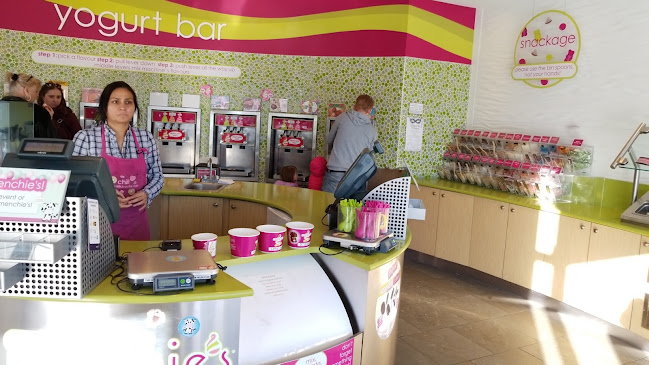 Comentarii opinii despre Menchie's Frozen Yogurt Airdrie