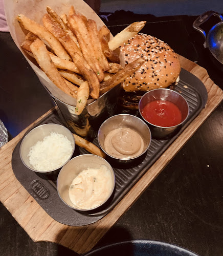 35 King William St, Hamilton, ON L8R 1A1