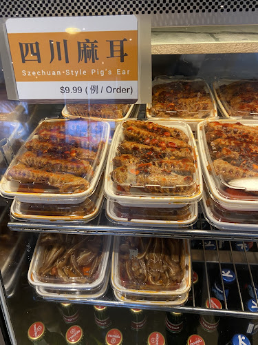 1423 Centre St N, Calgary, AB T2E 2R8