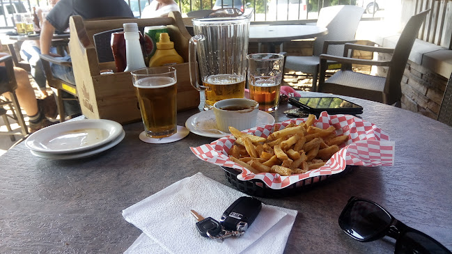 Comentarii opinii despre Tiff's Restaurant & Sports Bar