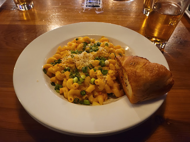 107 8 Ave SW, Calgary, AB T2P 1B4