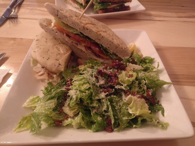 Opinii despre Britt's Pub and Eatery Uptown în Saint John - Hospitality and gastronomy