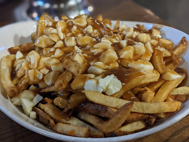 2750 Iris St, Ottawa, ON K2C 3C9