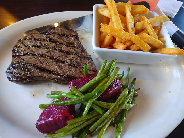 Opinii despre Leto's Steakhouse & Bar în Lacombe - Hospitality and gastronomy