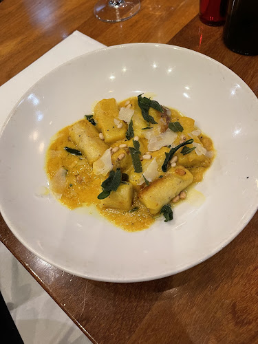 899 Centre St S, Calgary, AB T2G 1B8