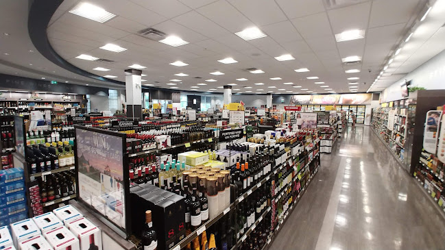 Opinii despre Sage Creek Liquor Mart în Winnipeg - Hospitality and gastronomy