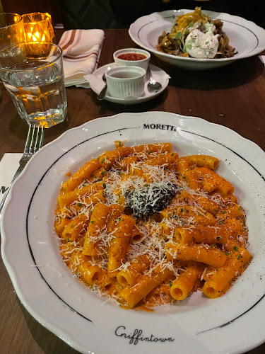 Opinii despre Pizzeria Moretti Toronto în Toronto - Hospitality and gastronomy