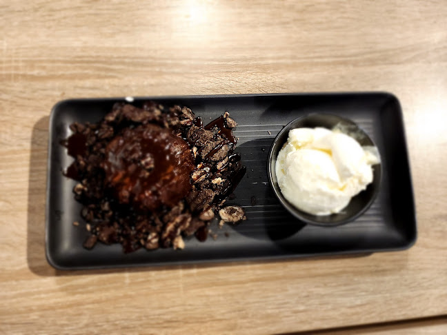 Comentarii opinii despre D Spot Dessert Cafe Calgary 17th Ave