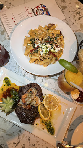 594 College St, Toronto, ON M6G 1B3