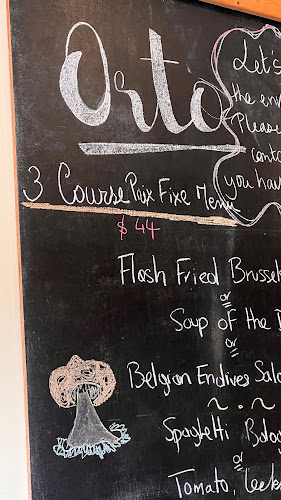 1600 Mackay Rd, North Vancouver, BC V7P 2M4