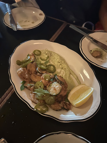 167 Niagara St, Toronto, ON M5V 1C9