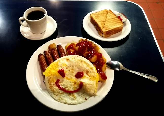 Three Coins Open Kitchen& Breakfast and Lunch