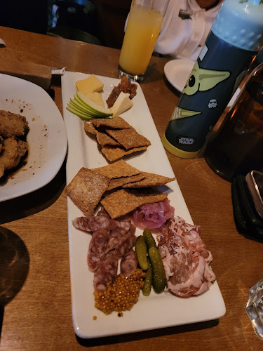 157 Alexander St, Vancouver, BC V6A 1B8