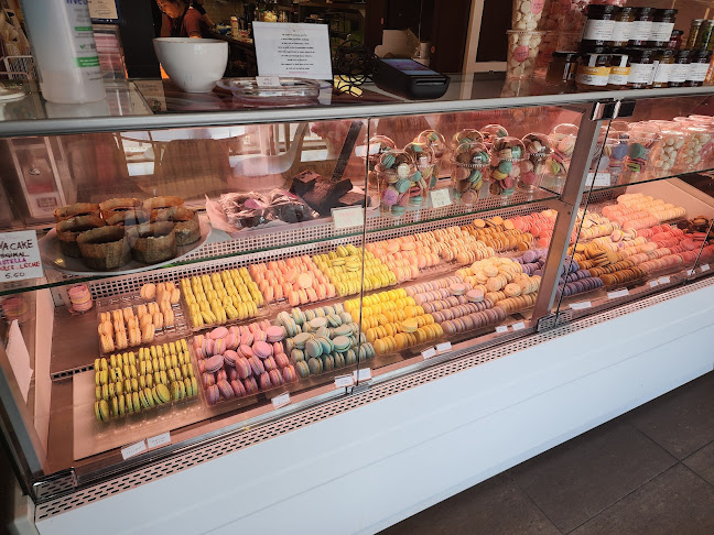 379 Richmond Rd, Ottawa, ON K2A 1Y8