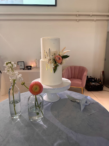 Vanilla & HoneyBee Custom Cakes Appointment Only*