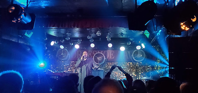 370 Queen St W, Toronto, ON M5V 2A2