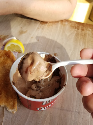 BeaverTails- Queues de Castor (Toronto Waterfront) - Hospitality and gastronomy