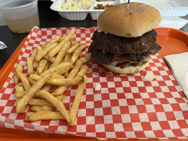 Opinii despre Burger Cafe & Beyond în St. Catharines - Hospitality and gastronomy