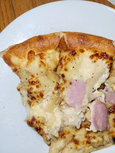 Pizza Hut - Hospitality and gastronomy