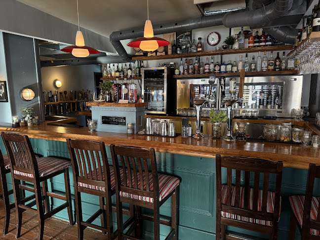 1325 Wellington St. W, Ottawa, ON K1Y 3B6