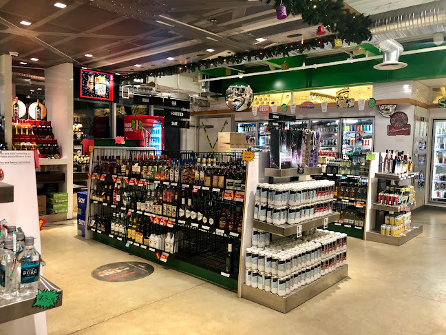 Opinii despre Toby's Liquor Store - North Shore în North Vancouver - Hospitality and gastronomy