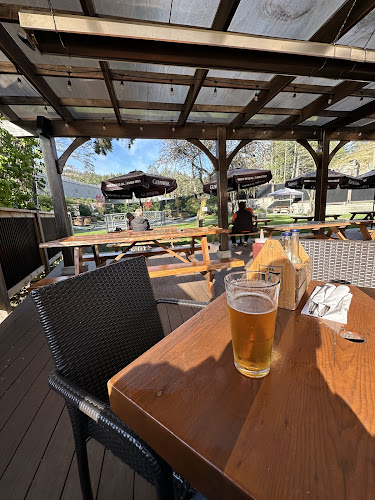 17 Mile House Pub - Hospitality and gastronomy