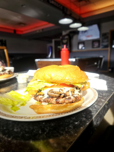 Opinii despre Theo Bill's Restaurant and Lounge în Regina - Hospitality and gastronomy