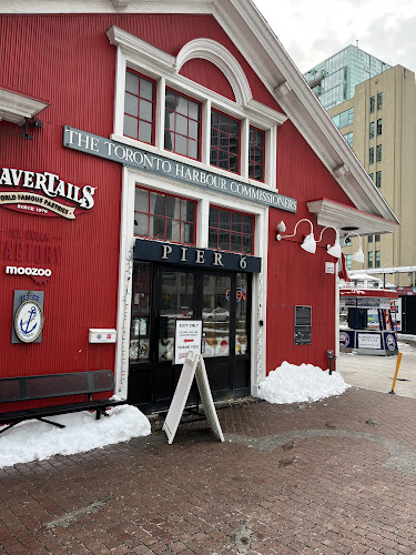BeaverTails- Queues de Castor (Toronto Waterfront) - Hospitality and gastronomy