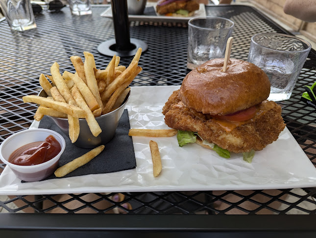 2020 Lakeshore Rd., Burlington, ON L7R 4G8