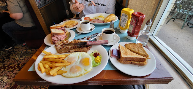 Peter's on Eglinton Restaurant - Mississauga