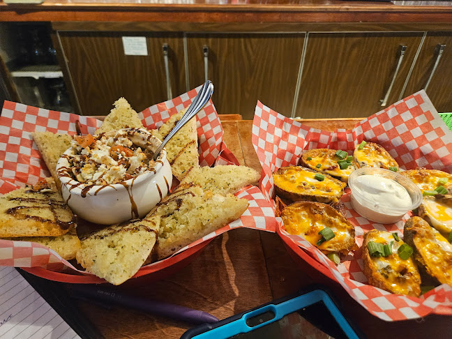 The Cove Waterfront Grill - Hospitality and gastronomy