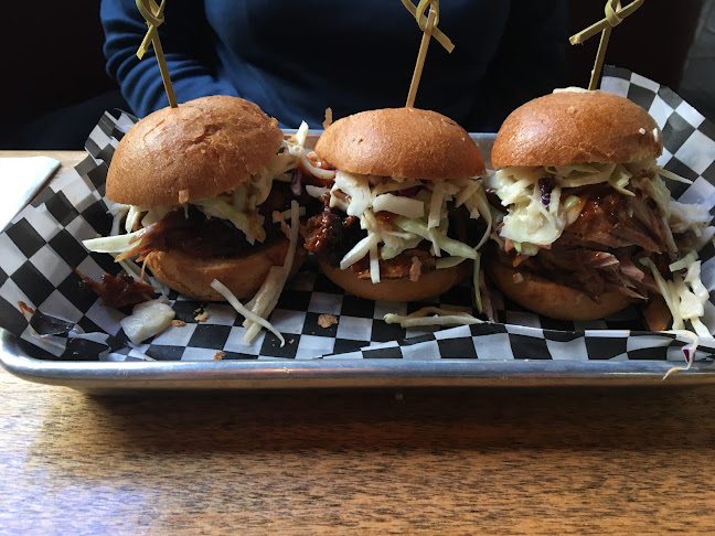 Opinii despre Smoke and Bones BBQ în North Vancouver - Hospitality and gastronomy