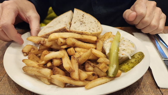 Nate's Deli - Hospitality and gastronomy