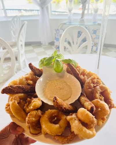 Light House Lounge & Grill