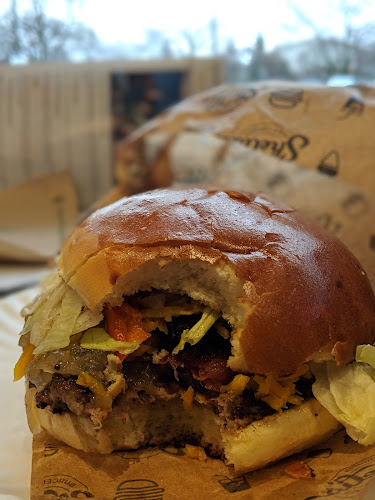 7241 Bathurst St, Thornhill, ON L4J 3W1