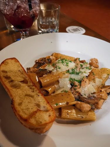 Moxies Victoria Restaurant - Victoria