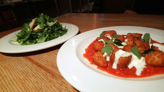 221 Ossington Ave, Toronto, ON M6J 2Z8