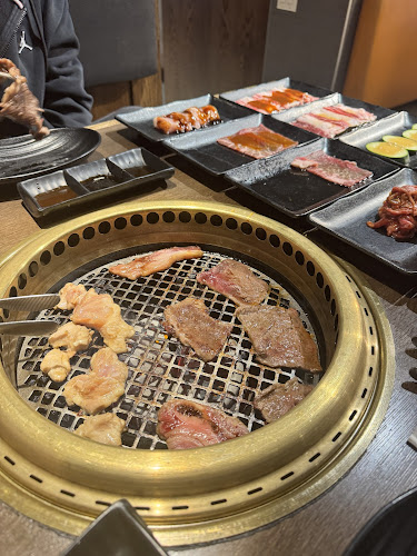 638 6 Ave SW #100, Calgary, AB T2P 1X4