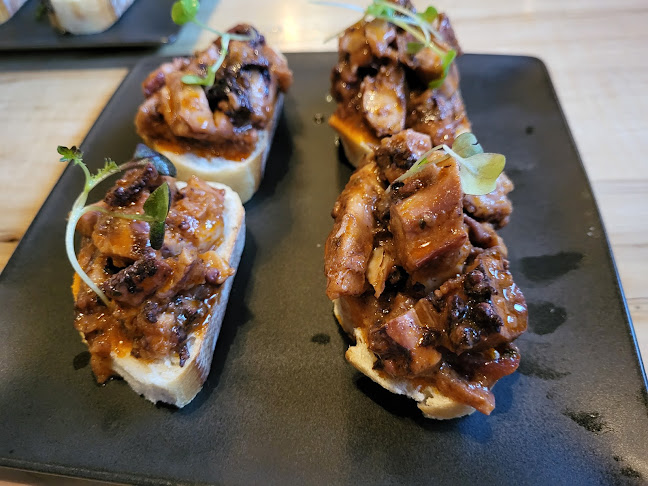 230 Commerce Valley Dr E #2, Thornhill, ON L3T 7Y3