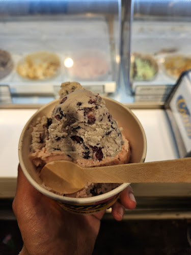 Opinii despre COWS Whistler în Whistler - Hospitality and gastronomy