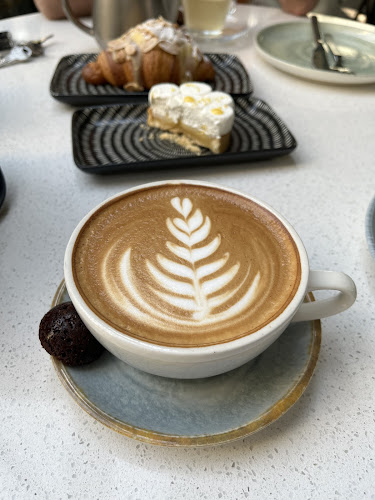 RH Courtyard Restaurant at RH Toronto