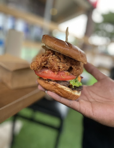 Opinii despre 6ixside Burger (Pickering) în Pickering - Hospitality and gastronomy