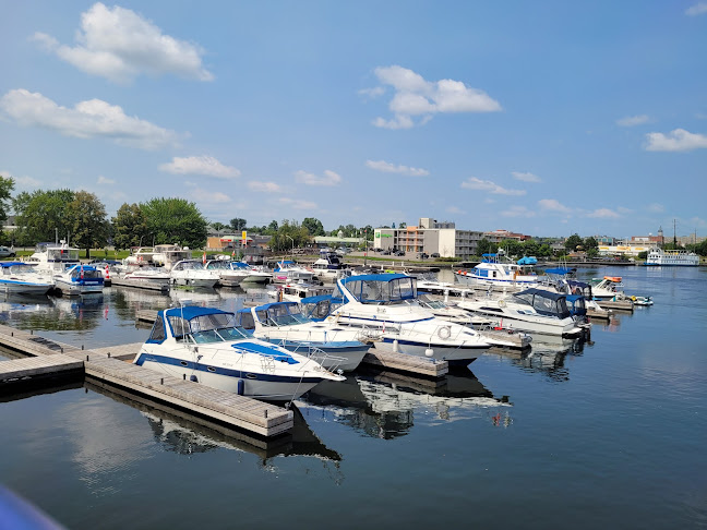 Light House Lounge & Grill