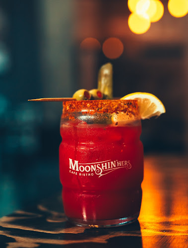 Comentarii opinii despre Moonshin'hers Café Bistro Inc.