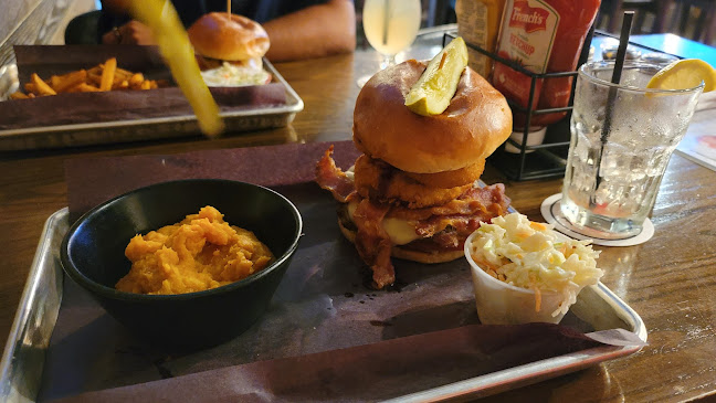 2750 Iris St, Ottawa, ON K2C 3C9