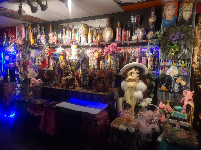 A Boutique Gallery Bar by Gracie Jane - Hospitality and gastronomy