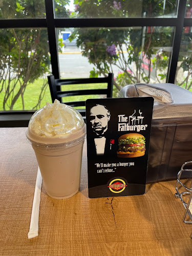 Comentarii opinii despre Fatburger Campbell River