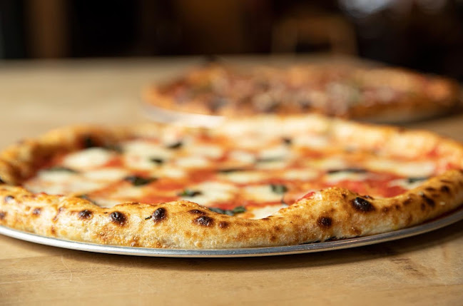 Opinii despre Famoso Italian Pizzeria - Eastgate în Regina - Hospitality and gastronomy