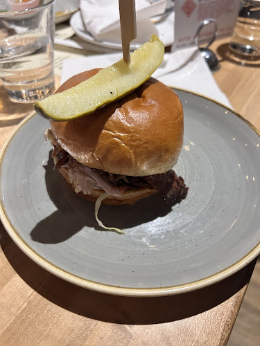 Opinii despre Trolley 5 Brewpub în Calgary - Hospitality and gastronomy