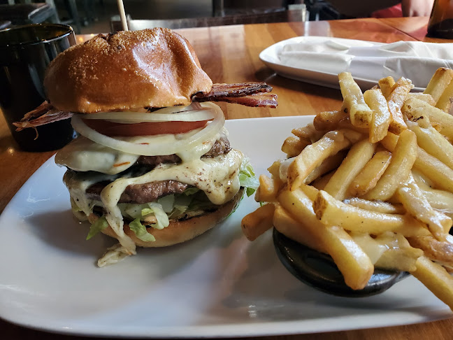 899 Centre St S, Calgary, AB T2G 1B8